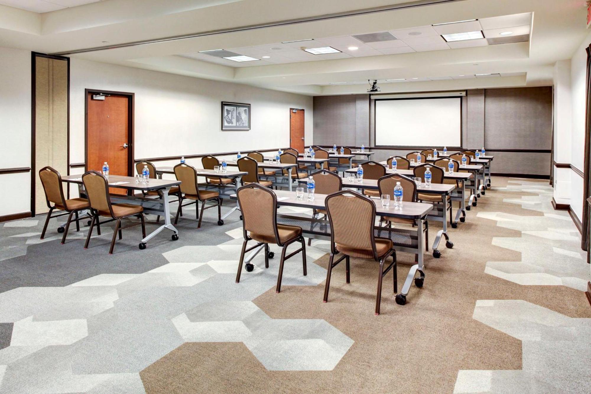 Hyatt Place Tampa Busch Gardens Екстериор снимка