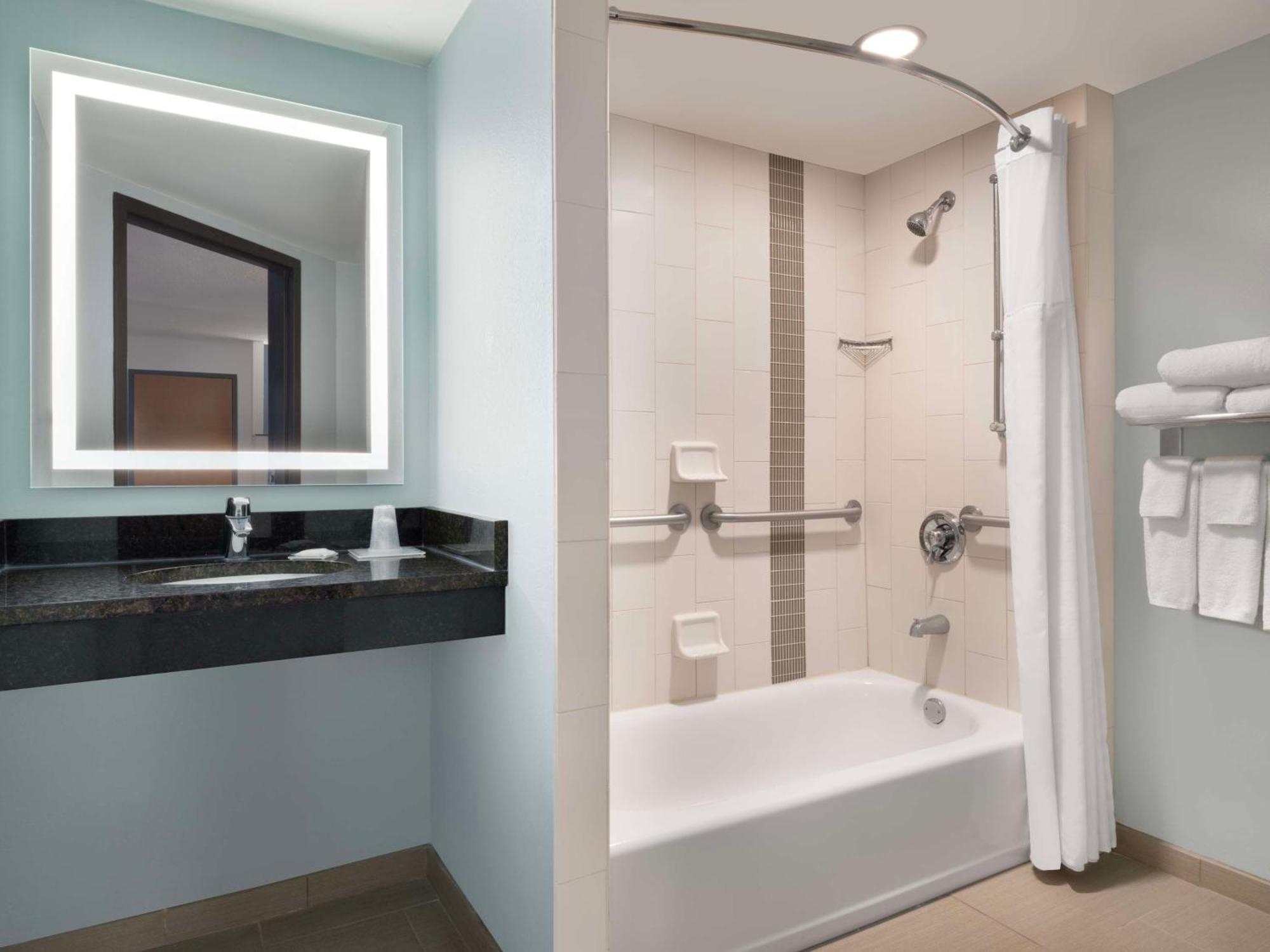 Hyatt Place Tampa Busch Gardens Екстериор снимка