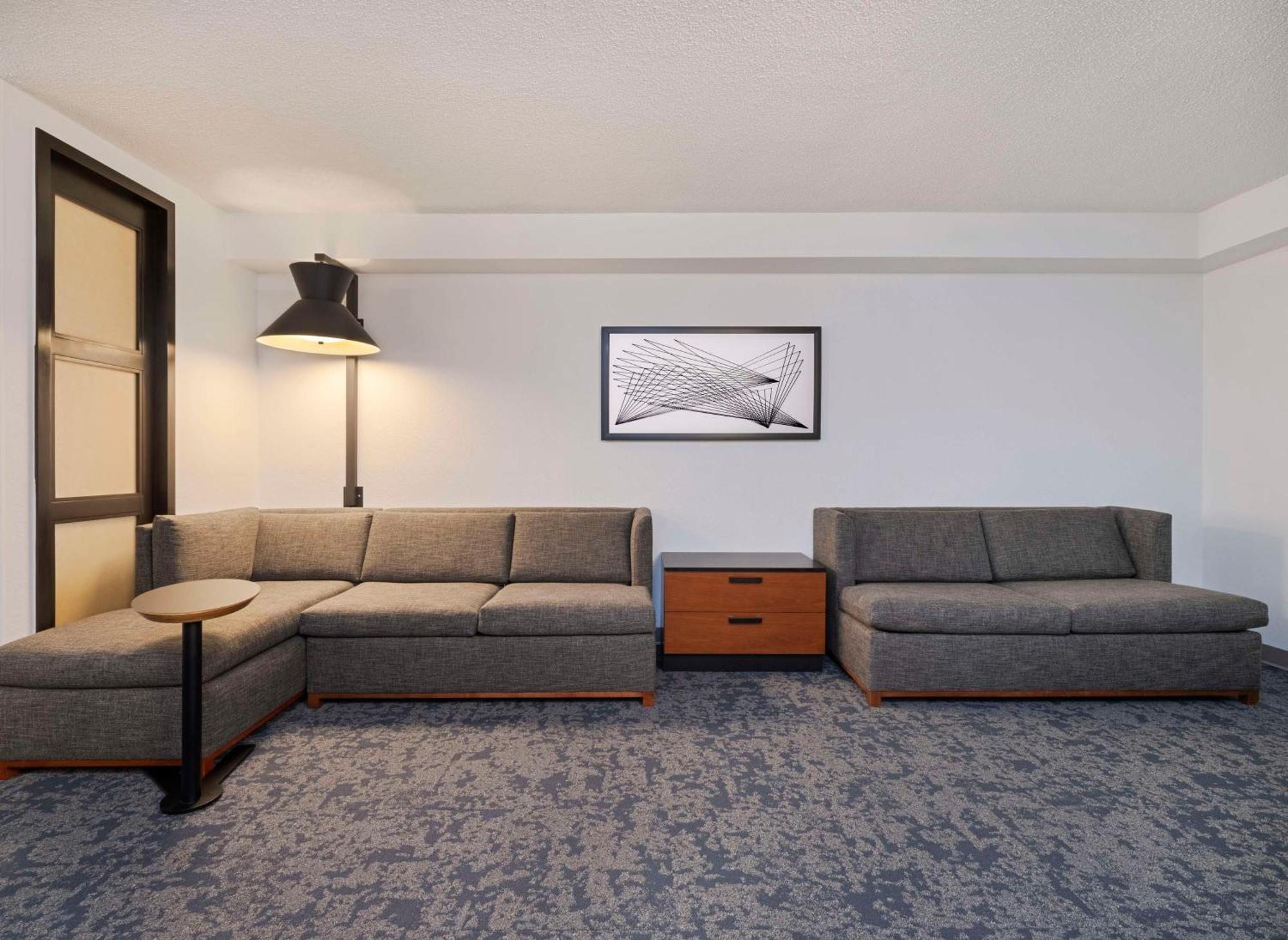 Hyatt Place Tampa Busch Gardens Екстериор снимка