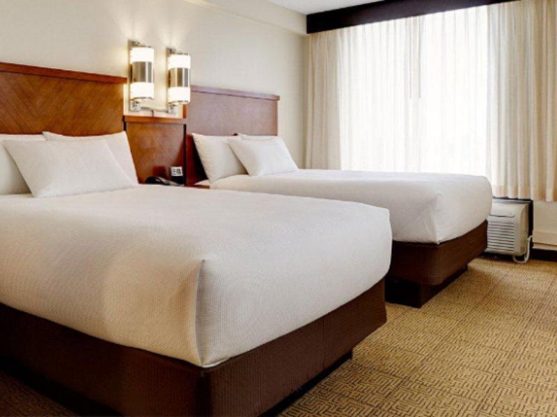 Hyatt Place Tampa Busch Gardens Екстериор снимка